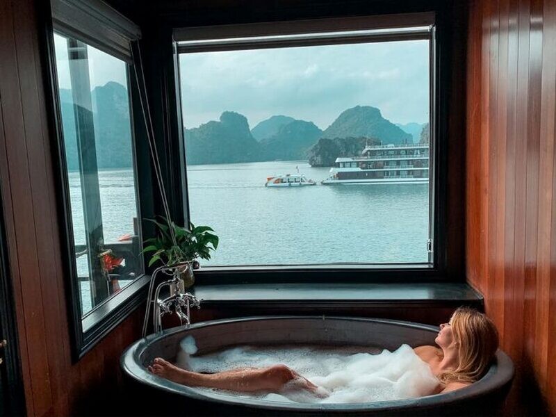 Check In Styles On Halong Bay Cruise (1)