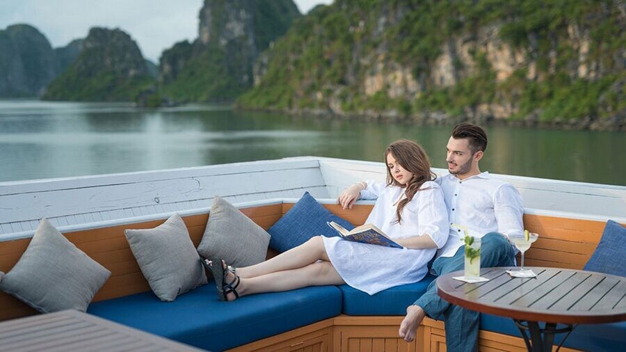 Check In Styles On Halong Bay Cruise (4)