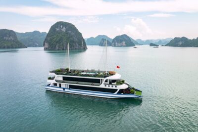 Maia Day Cruise (99 guests), Halong Bay 7.5 hours Tour