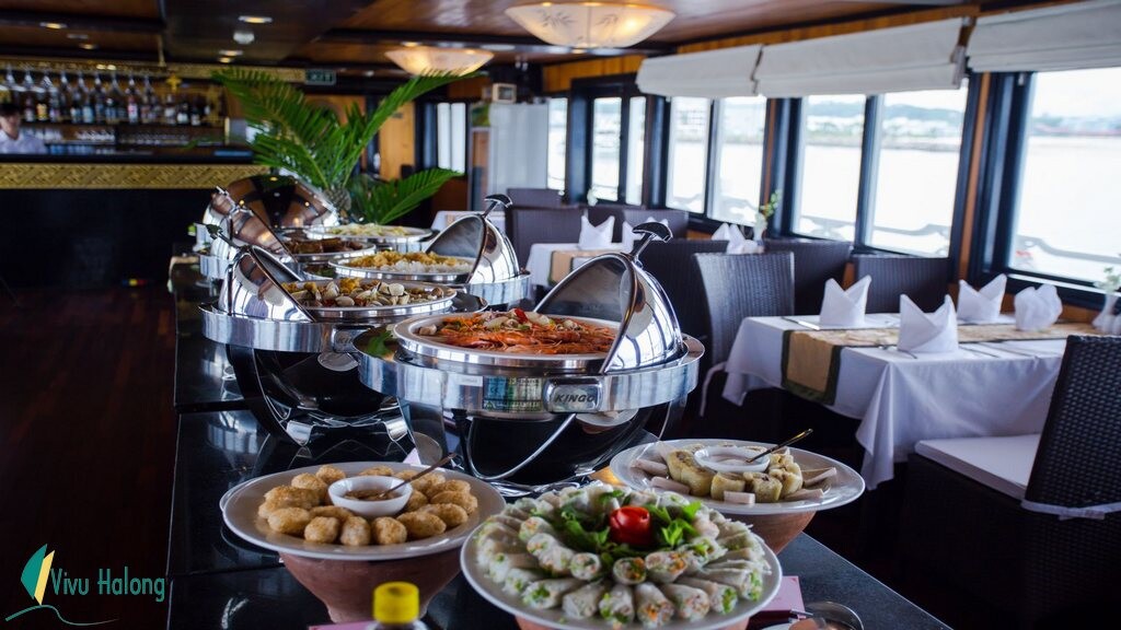 Lunch on the cruise to visit Ha Long Bay 1 day