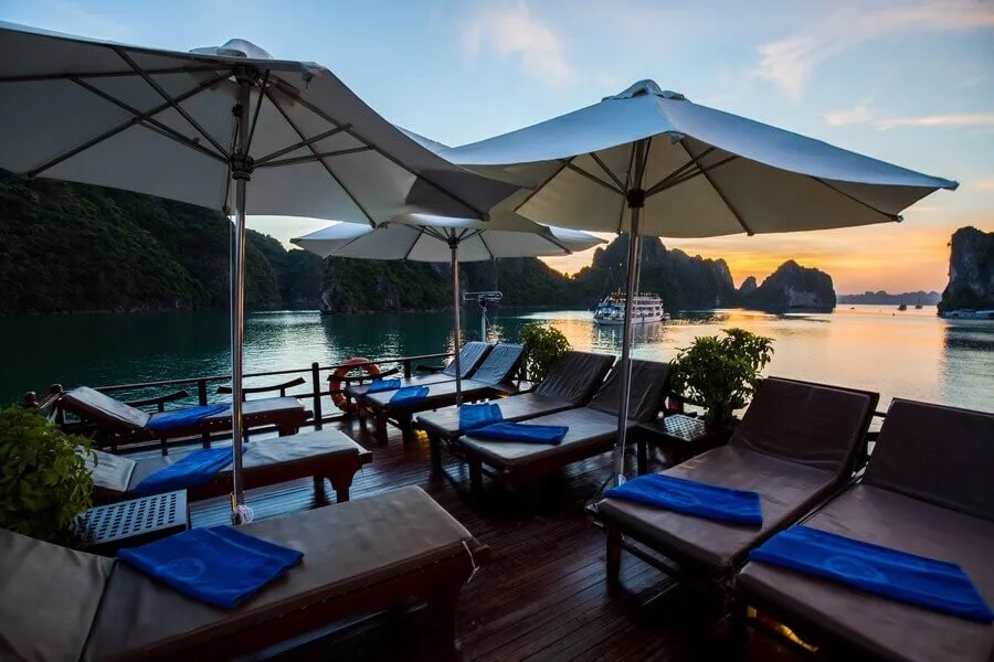 Dragons Pearl Cruise Explore Bai Tu Long Bay 14