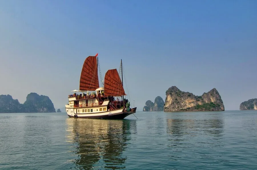 Dragons Pearl Cruise Explore Bai Tu Long Bay 4