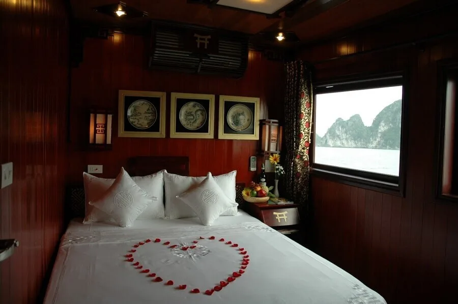 Dragons Pearl Cruise Explore Bai Tu Long Bay 9