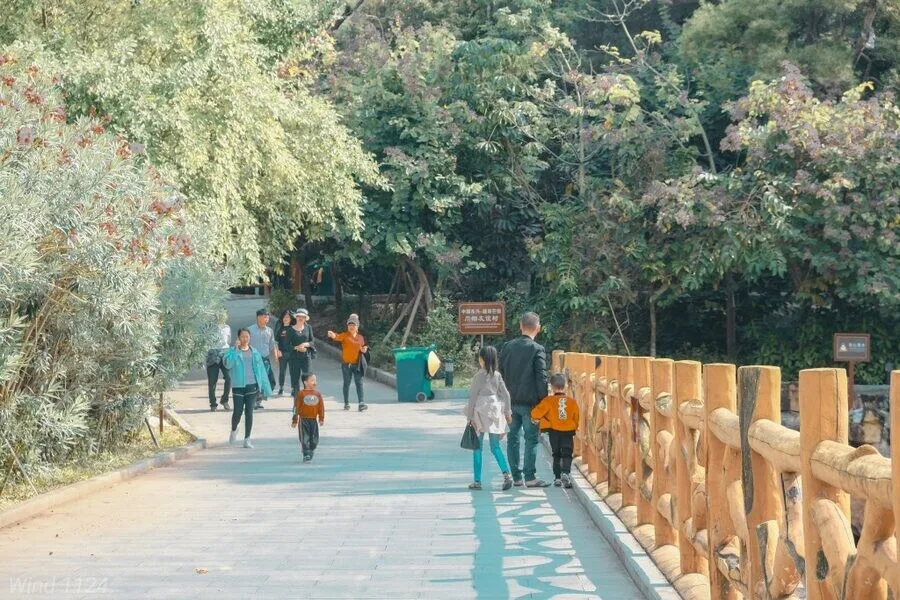 Cong Vien Huu Nghi Viet Trung (1)