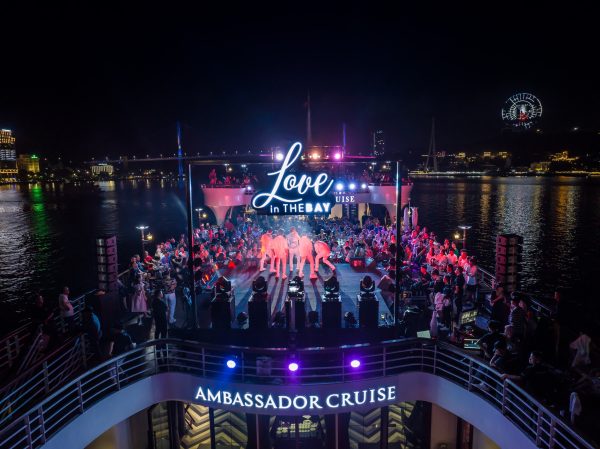 Ambassador Dinner Cruise 5 600x449