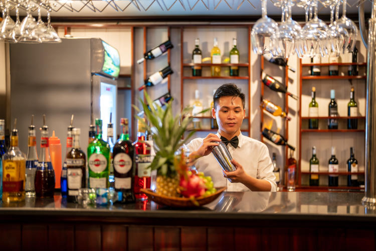 Quầy bar- du thuyền Swan