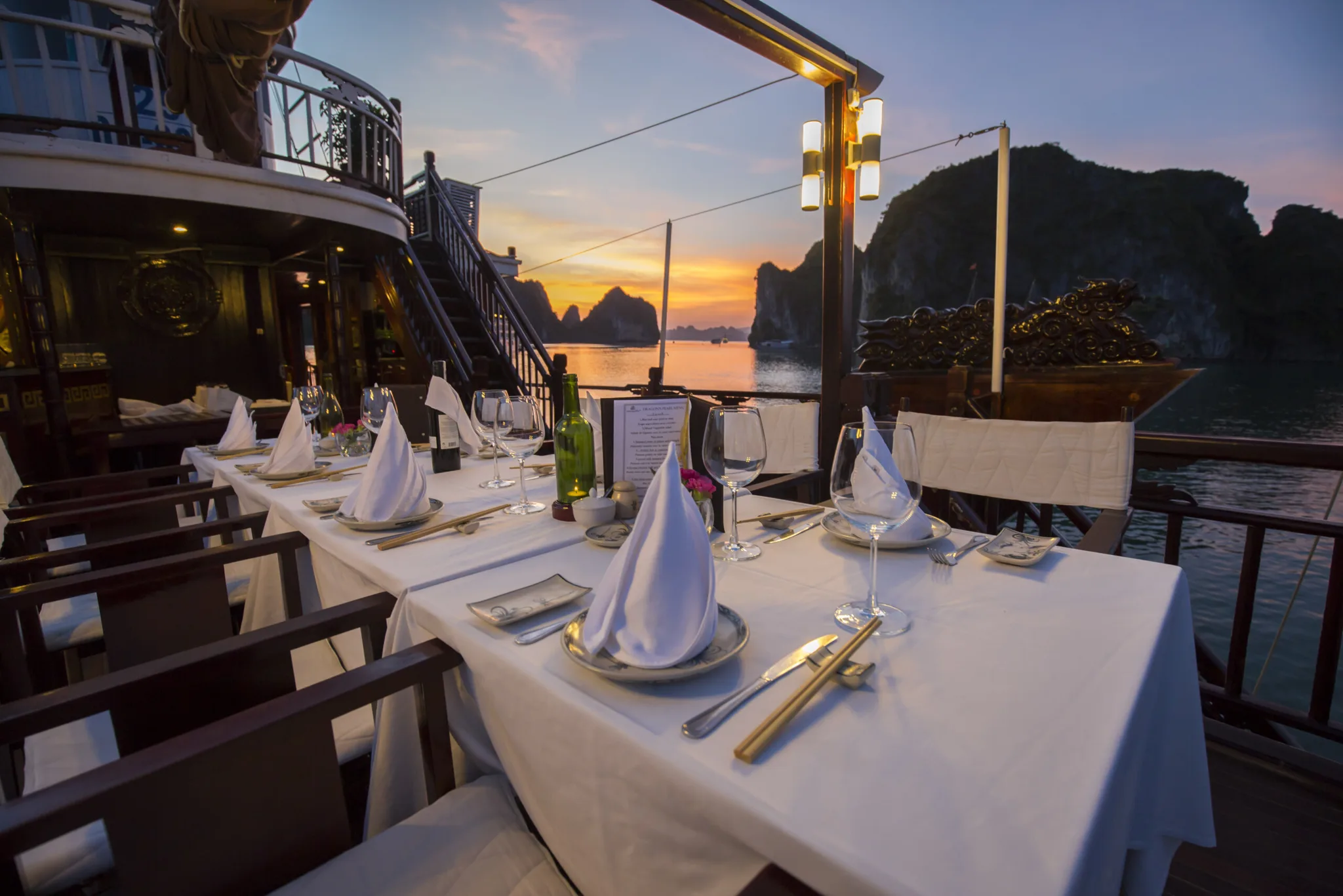 Dragon's Pearl Junk Outdoor Dining 02