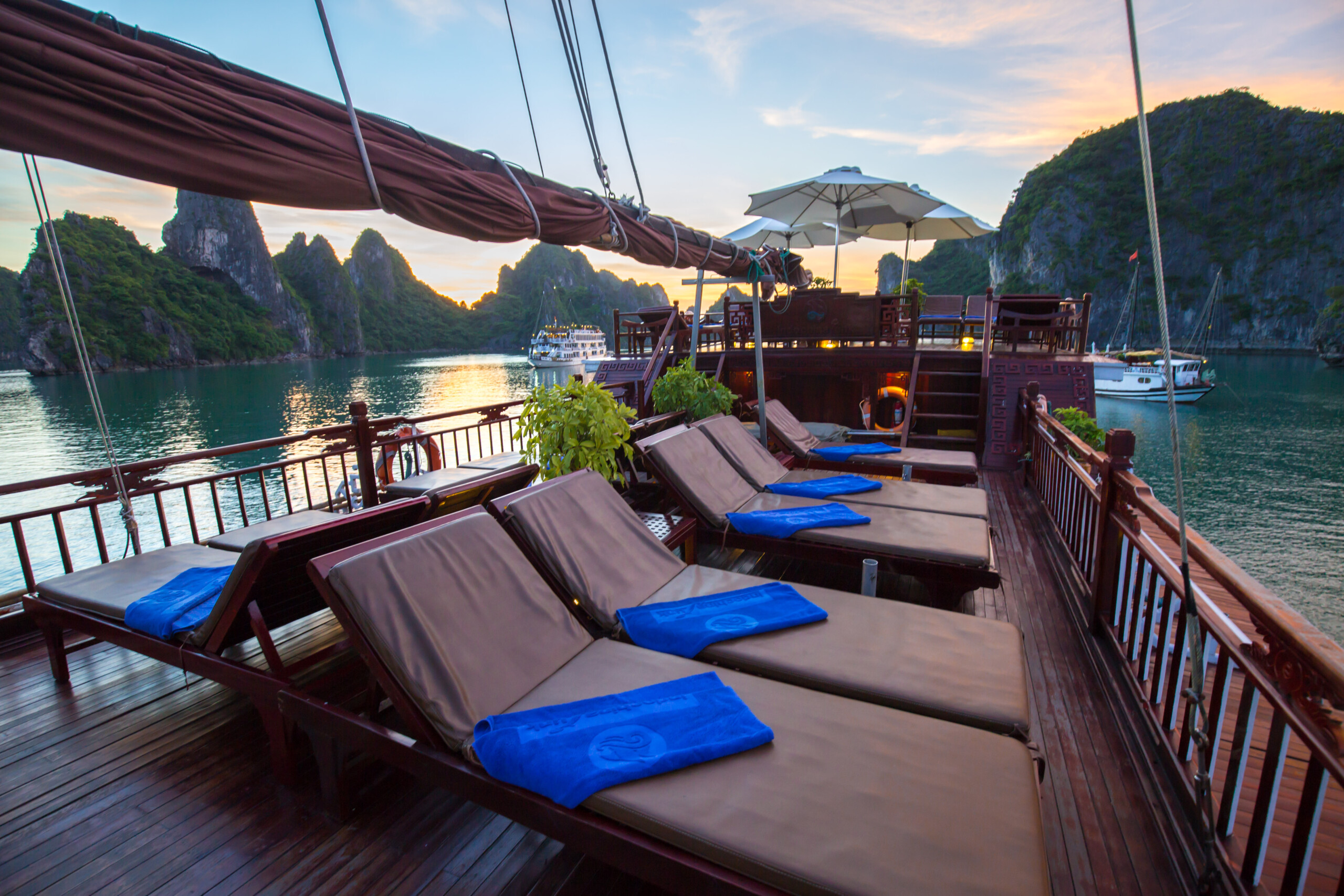 Dragon's Pearl Junk Sundeck 2