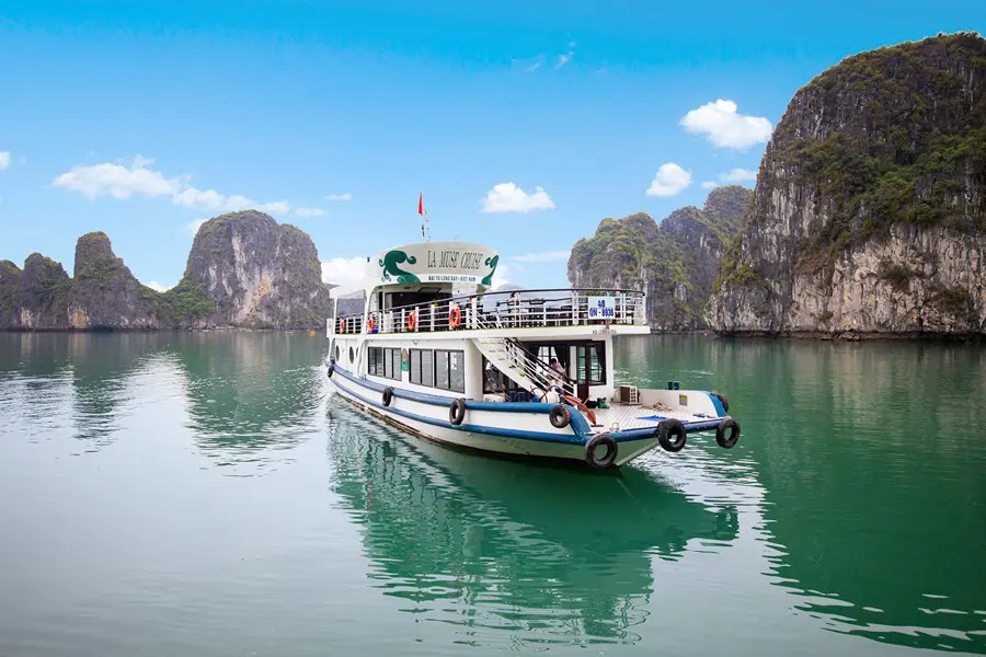 Tau La Muse Ha Long 10.jpg