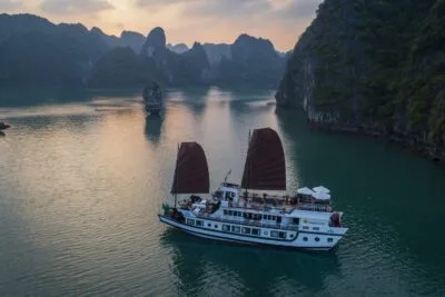 Dragon’s Pearl Junk – Bai Tu Long Bay Cruise