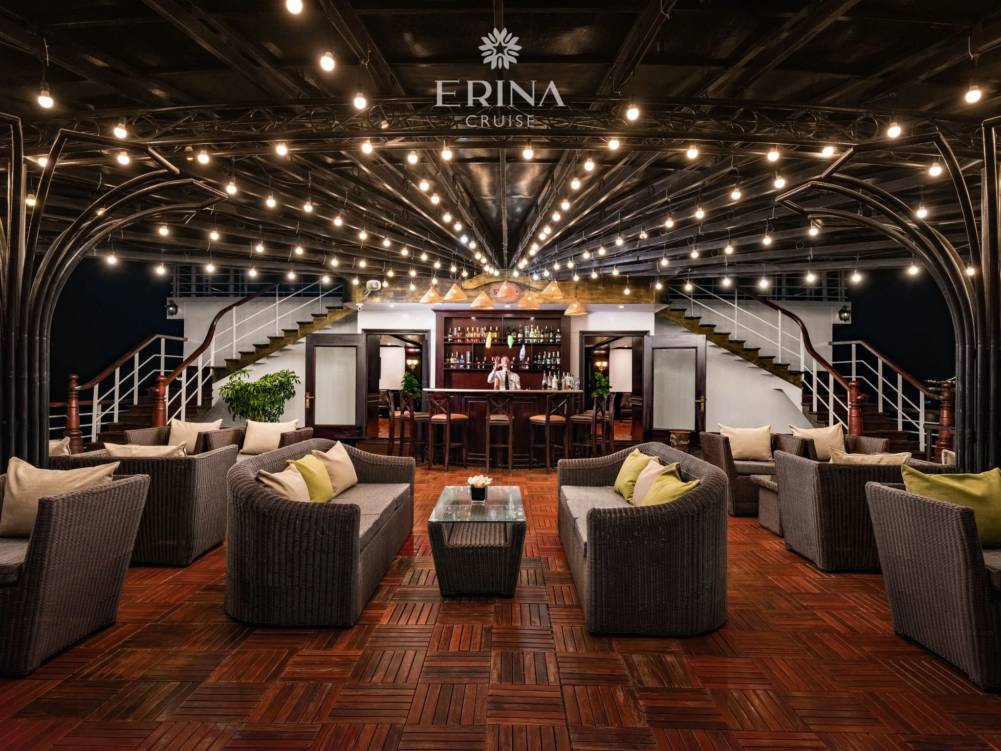 Bar & Lounge - Du thuyền Erina