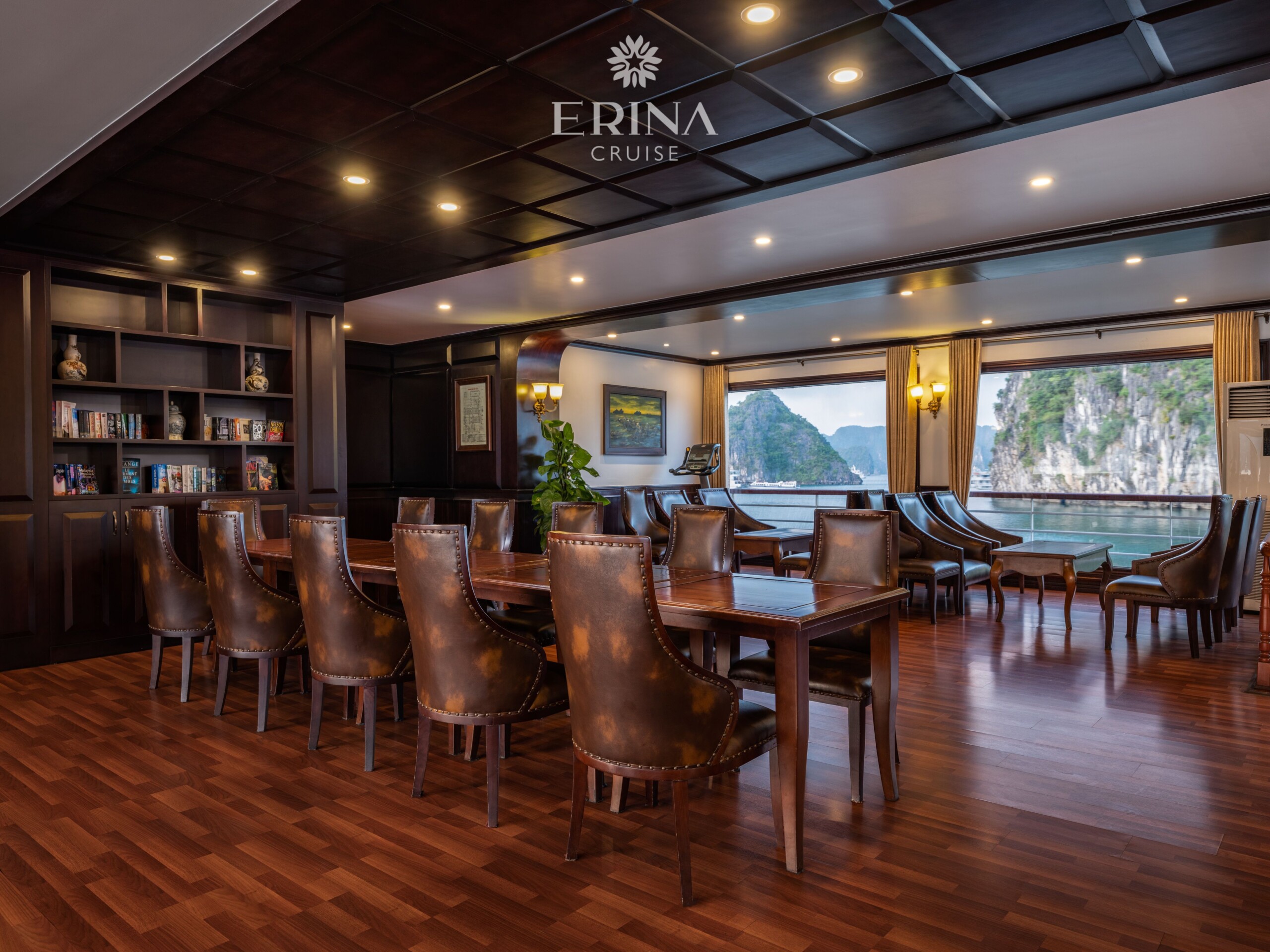 Bar & Lounge - Du thuyền Erina