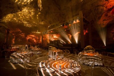 Hang Ngọc Rồng, Quảng Ninh – Giá vé, Lịch Biểu Diễn Show Thực Cảnh + Buffet Trong Hang