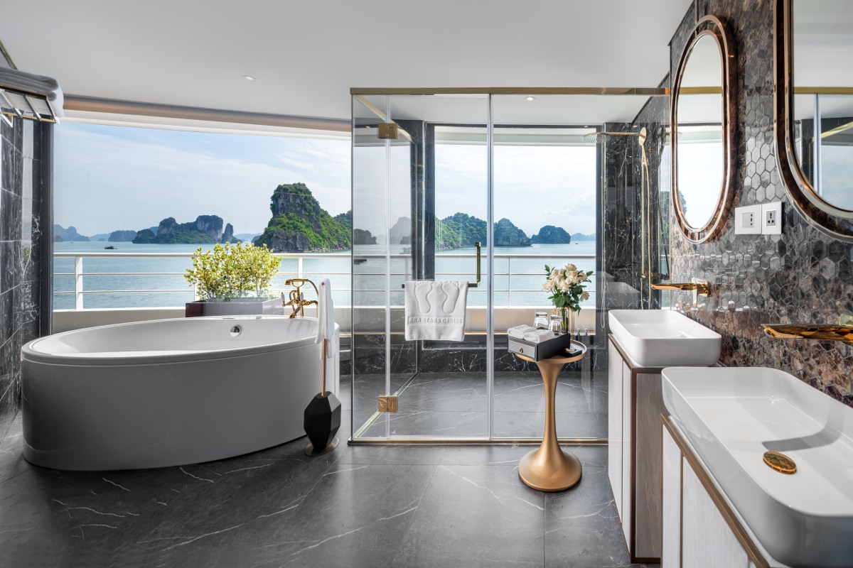 President Suite Bathroom