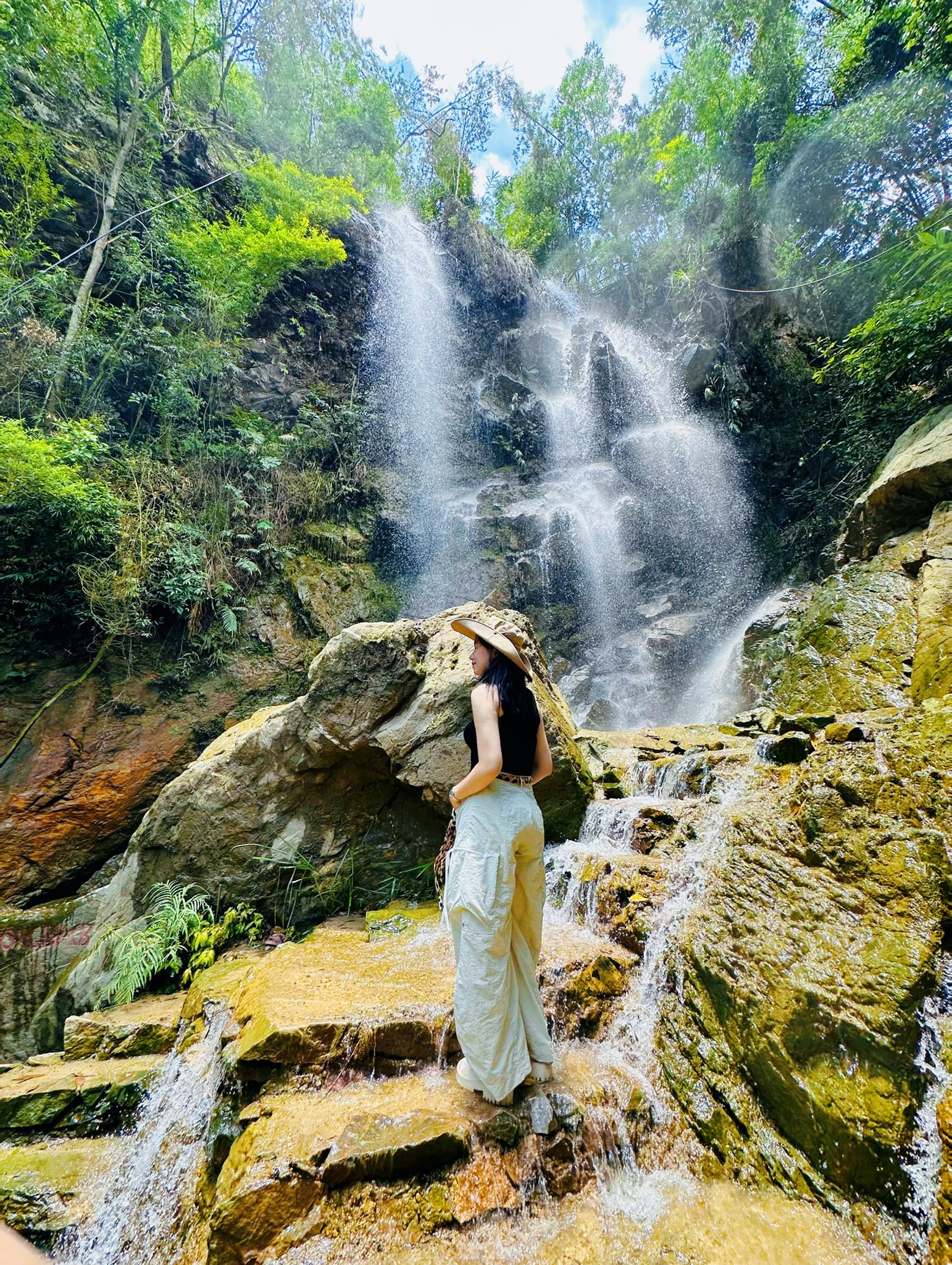 Chụp ảnh sống ảo: Với cảnh sắc tuyệt đẹp, Khe Song - Thác Bạc