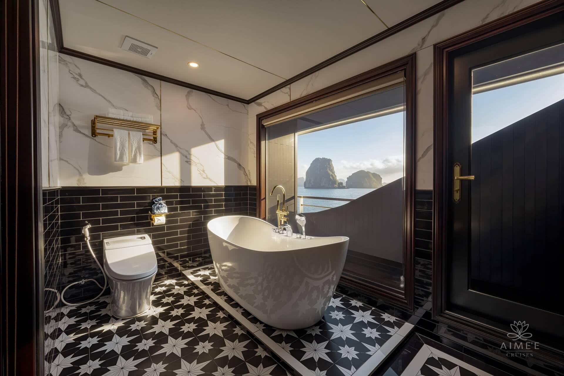 Aimee Suites Bathroom