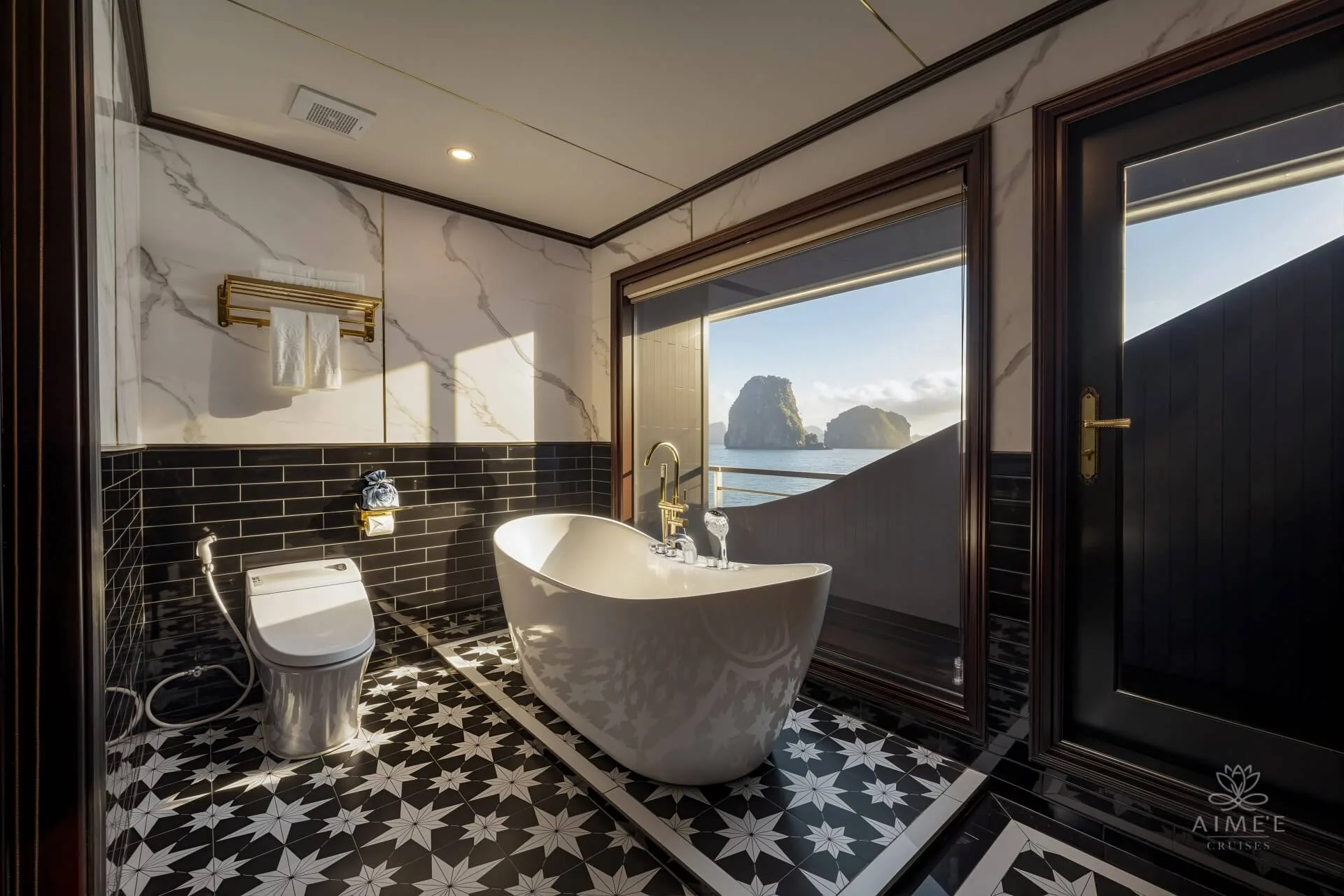 Aimee Suites Bathroom