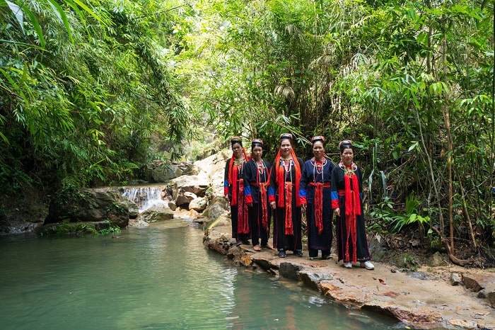 Khe Song Thac Bac Yen Tu Tham Quan 