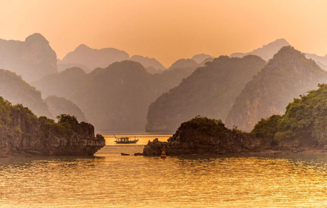 Autumn Fun: Peak Season Pleasures in Ha Long Bay (October - December)