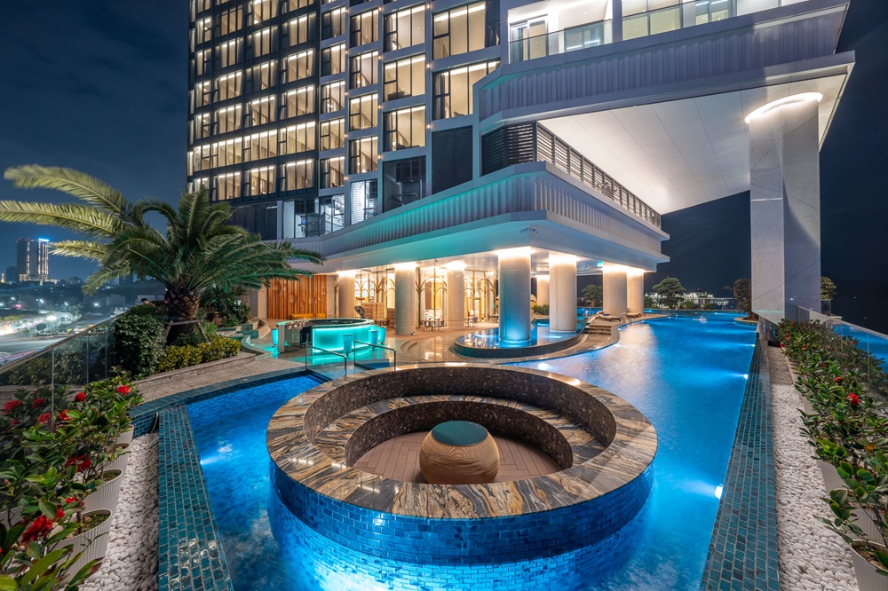Bể Bơi Ngoài Trời The Luxe Aquatica Tầng 6 Radisson Blu Ha Long