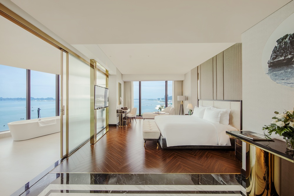 Premier Deluxe Bay View Radisson Blu Ha Long 8