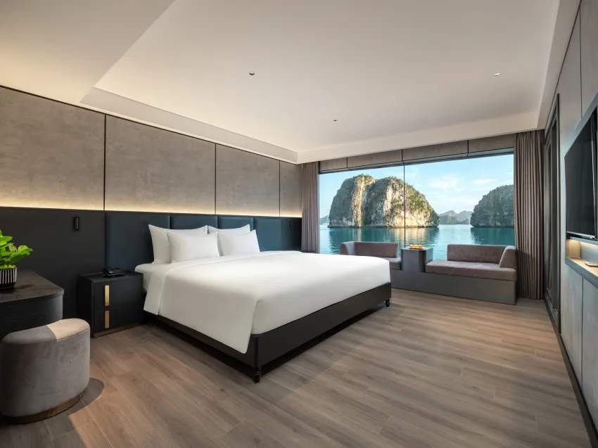 Junior Double Ocean Suite 1