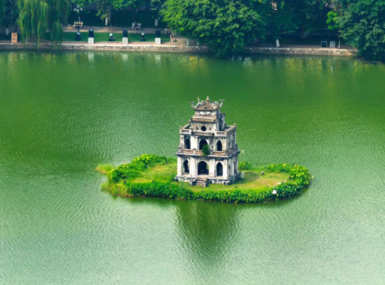 Hoan Kiem Lake..3