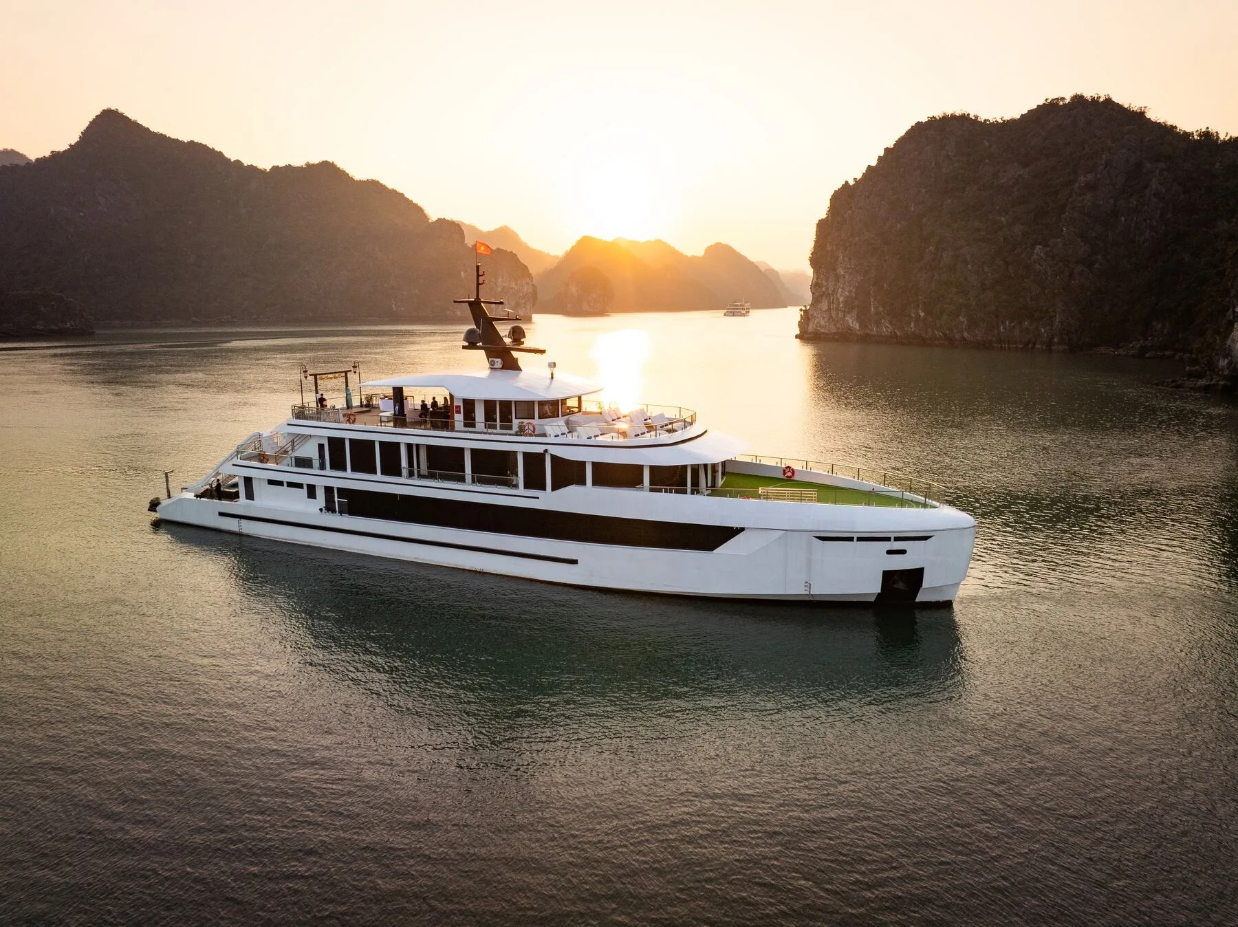 Hera Luxury Day Cruise Halong Bay