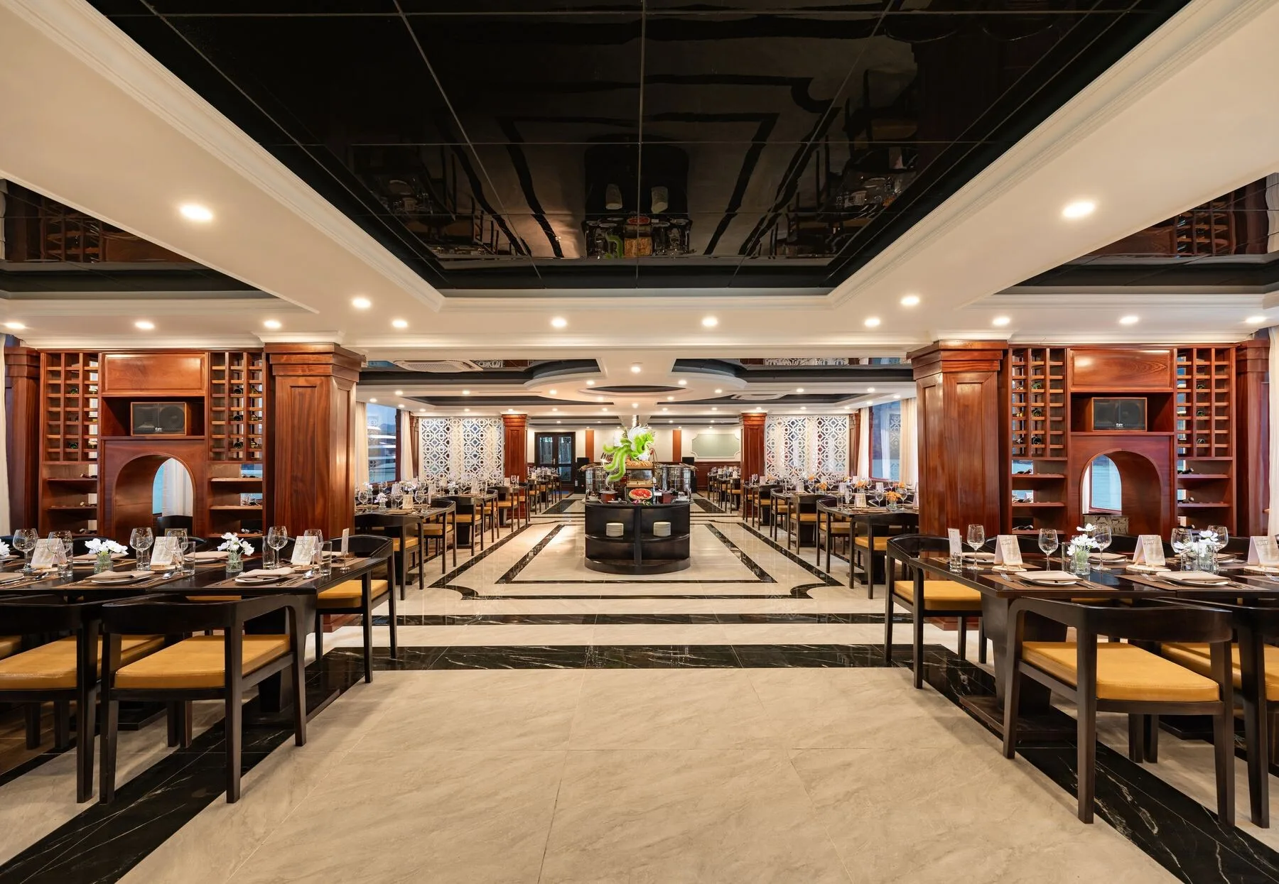 Hera Luxury Day Cruise Restaurant