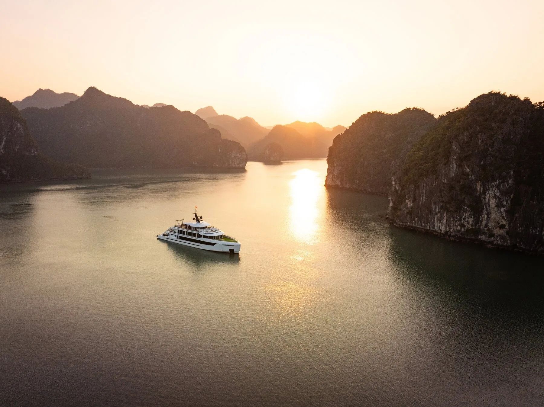 Hera Luxury Day Cruise Sunset